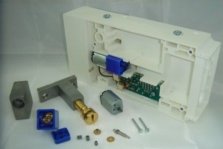 Digital safe boxes' gear motor and eletrical connecting